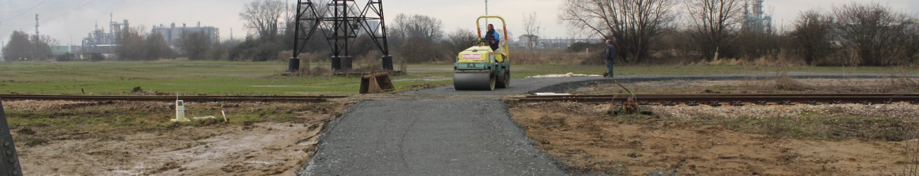 Piste de chantier vers un pylône